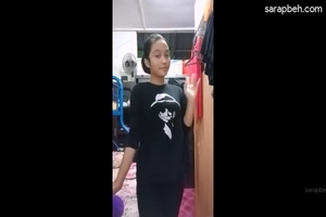 Sa dorm ni babe nag pakita ng katawan (Pretty girl)